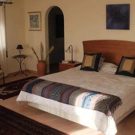 Βίλα Lorenzo With Tennis Court & Swimming Pool