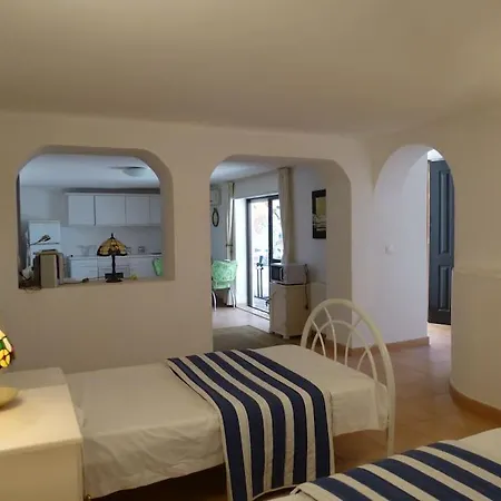 Villa Lorenzo With Tennis Court & Swimming Pool Portimao